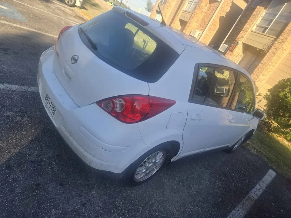 2011 Nissan Versa - Image 3 of 9