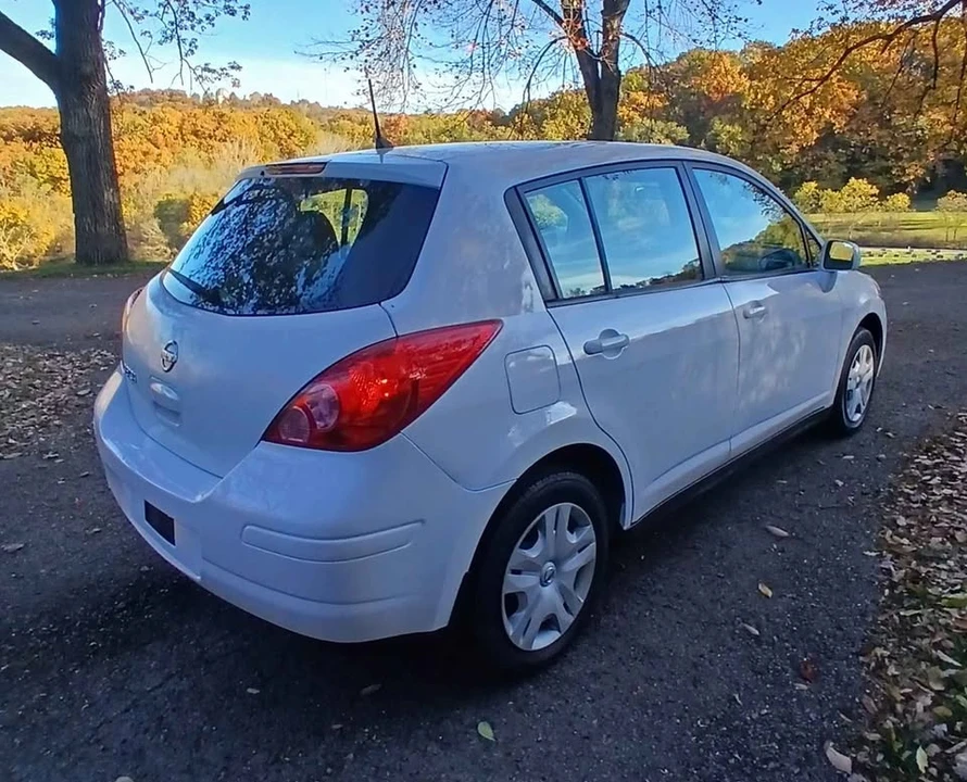 2011 Nissan Versa - Image 5 of 13