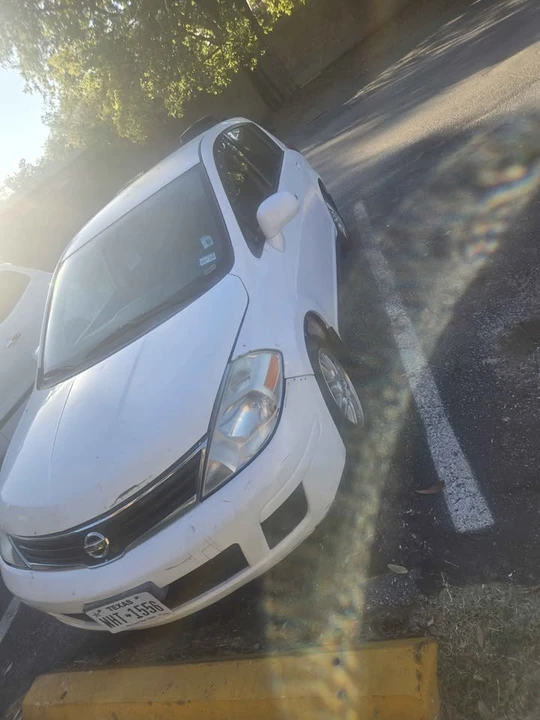 2011 Nissan Versa - Image 4 of 9