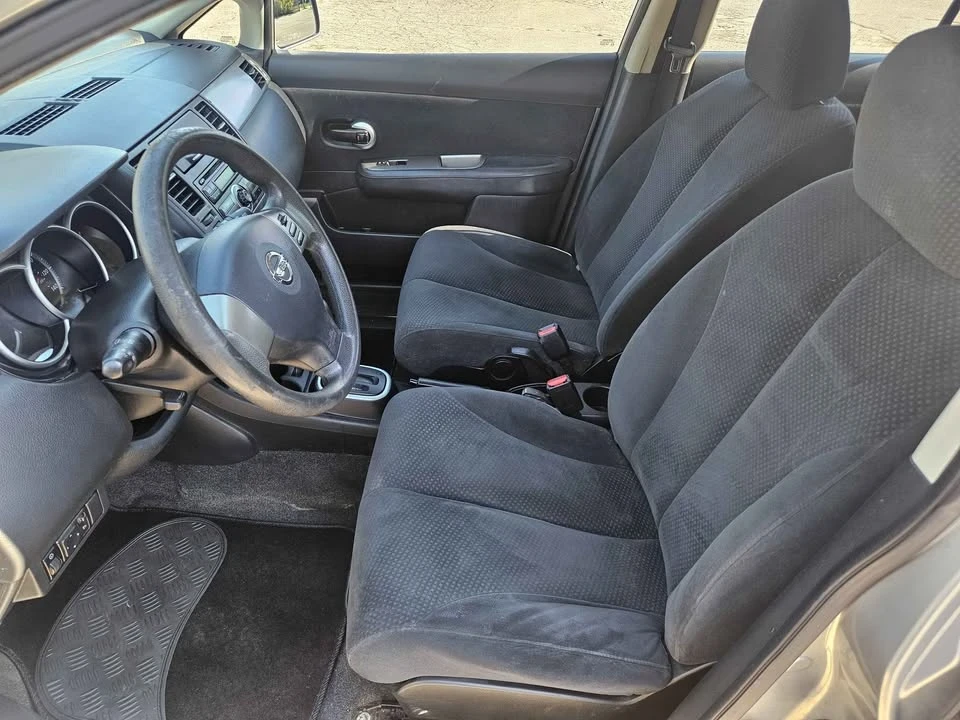 2011 Nissan Versa - Image 9 of 13