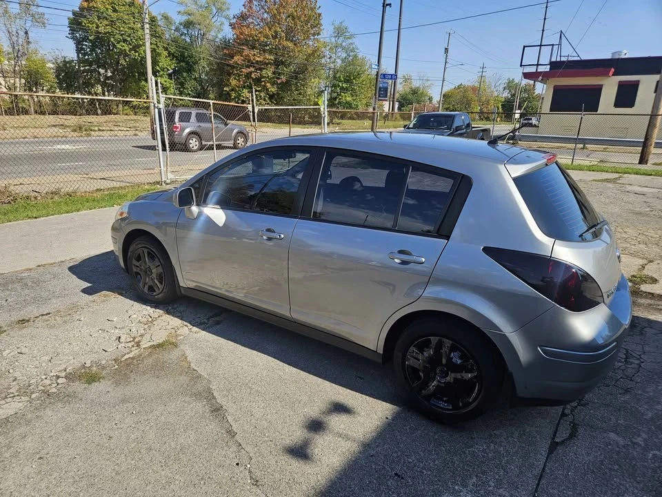 2011 Nissan Versa - Image 2 of 13
