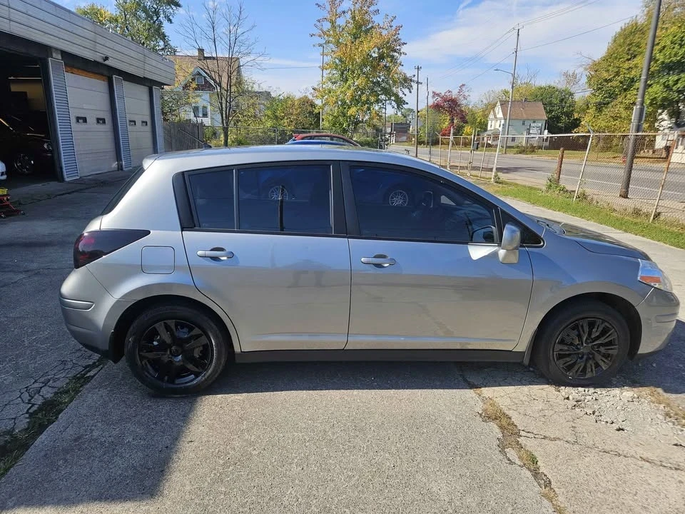 2011 Nissan Versa - Image 5 of 13