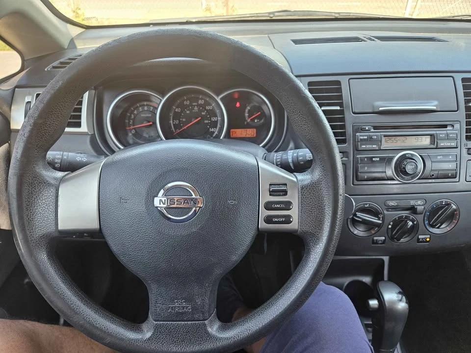 2011 Nissan Versa - Image 11 of 13