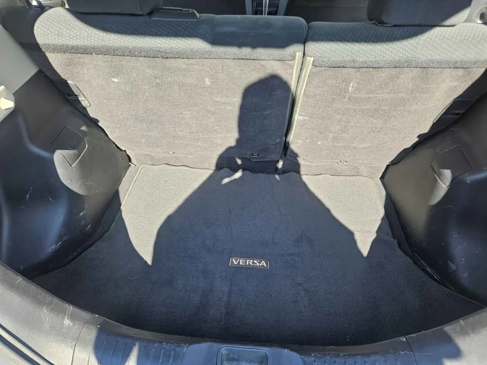 2011 Nissan Versa - Image 12 of 13