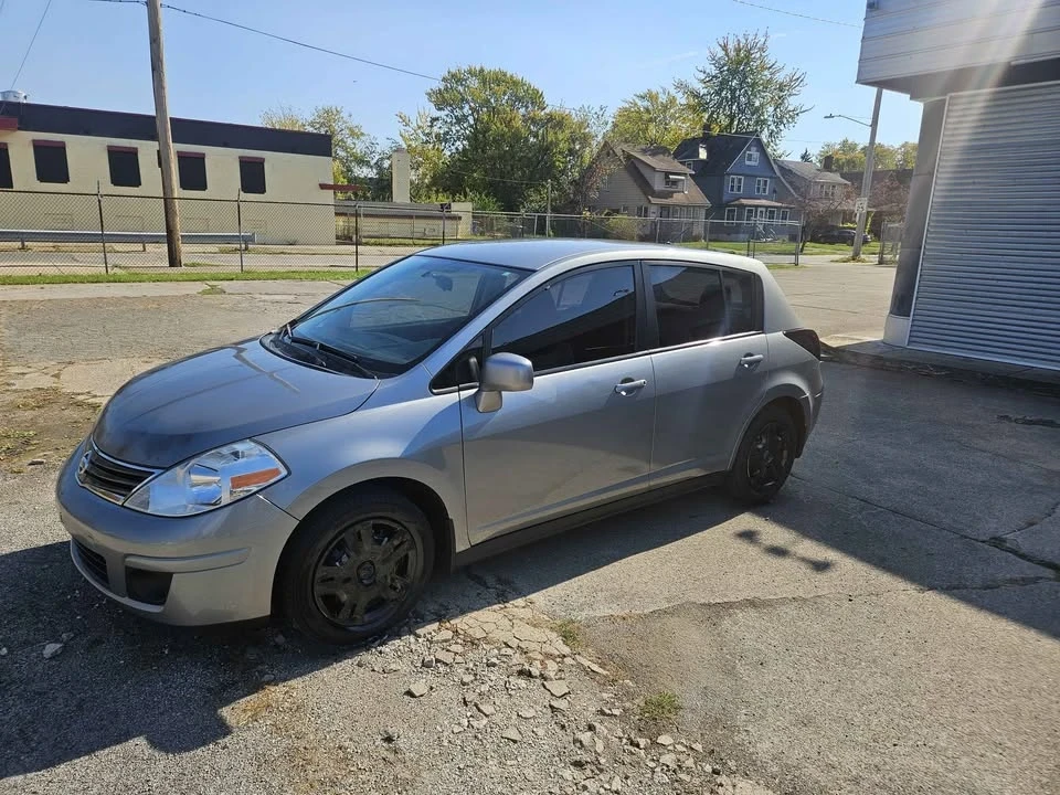 2011 Nissan Versa - Image 8 of 13