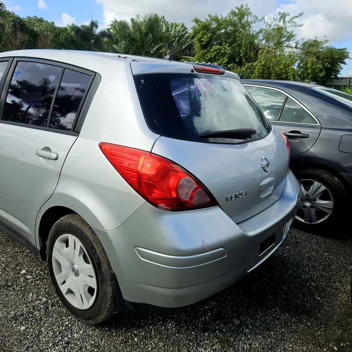 2011 Nissan Versa - Image 3 of 5