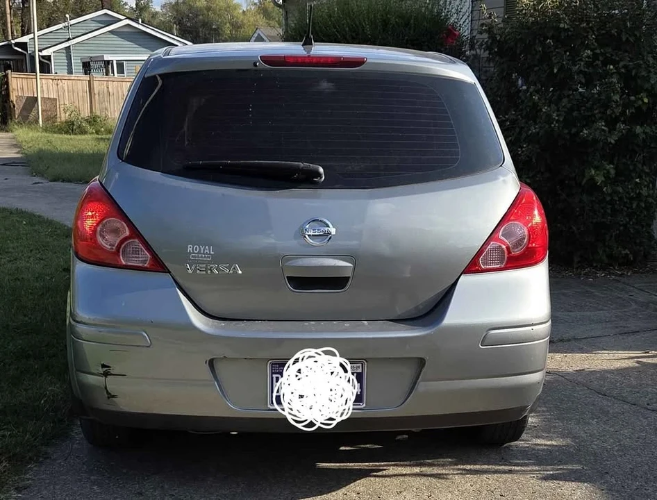 2011 Nissan Versa - Image 4 of 9