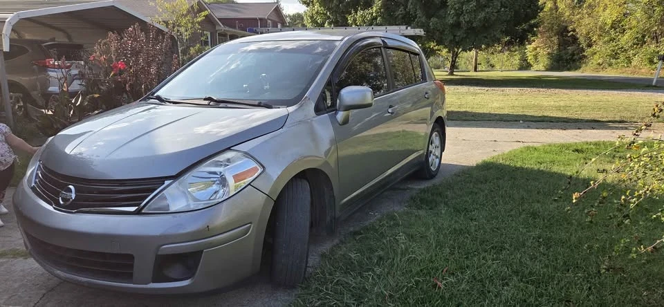 2011 Nissan Versa - Image 3 of 9