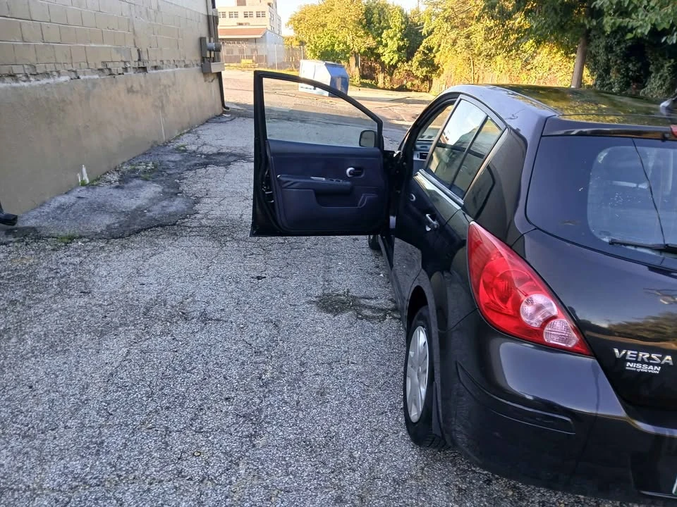 2011 Nissan Versa - Image 8 of 11