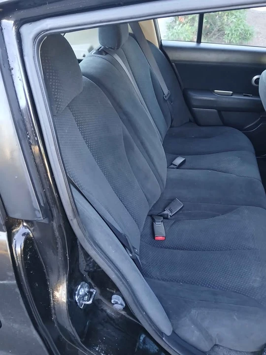 2011 Nissan Versa - Image 11 of 12