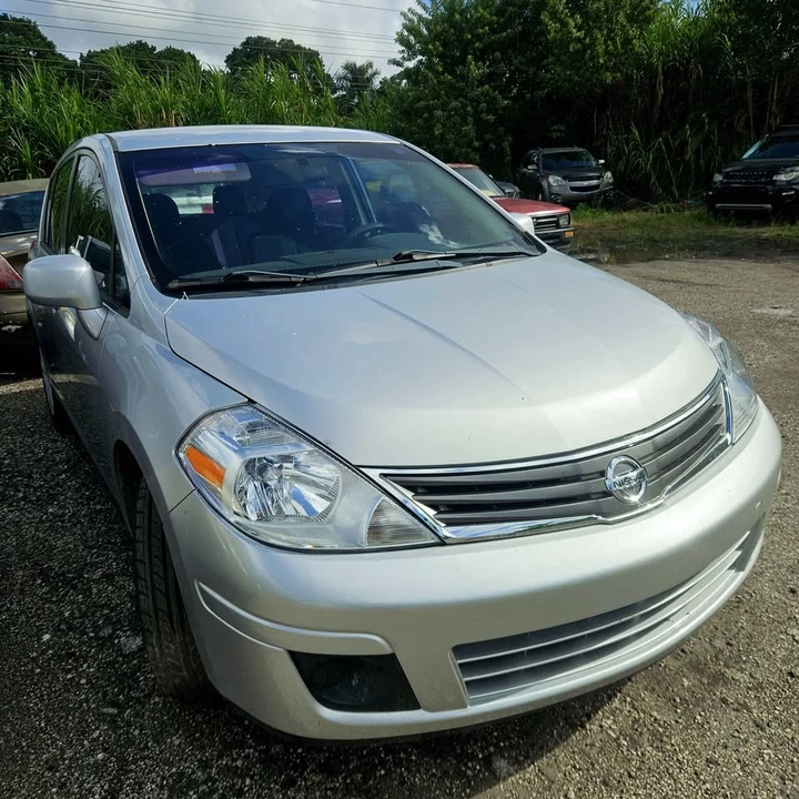 2011 Nissan Versa - Image 2 of 5