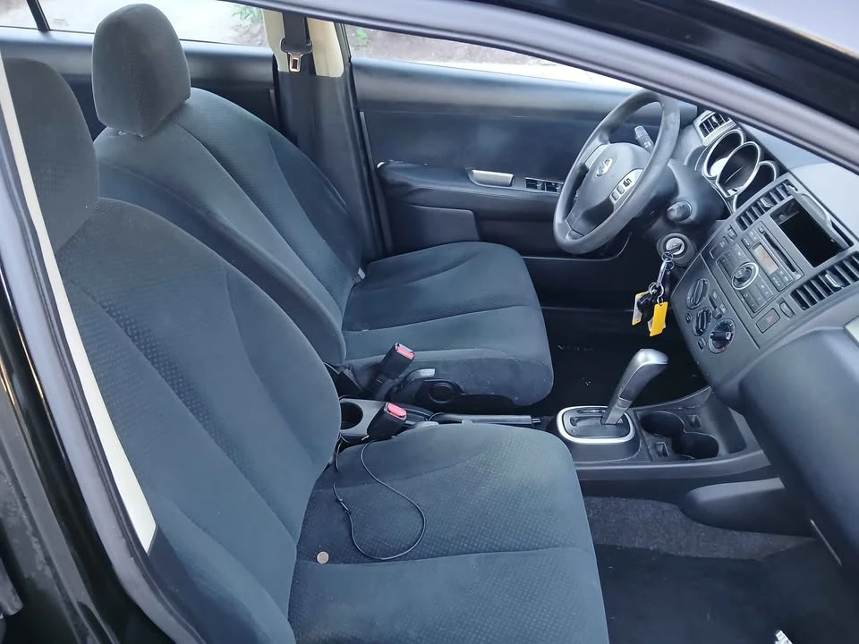 2011 Nissan Versa - Image 10 of 11