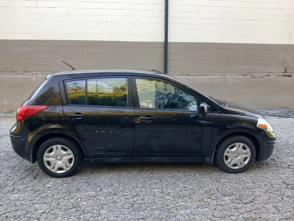 2011 Nissan Versa - Image 4 of 10