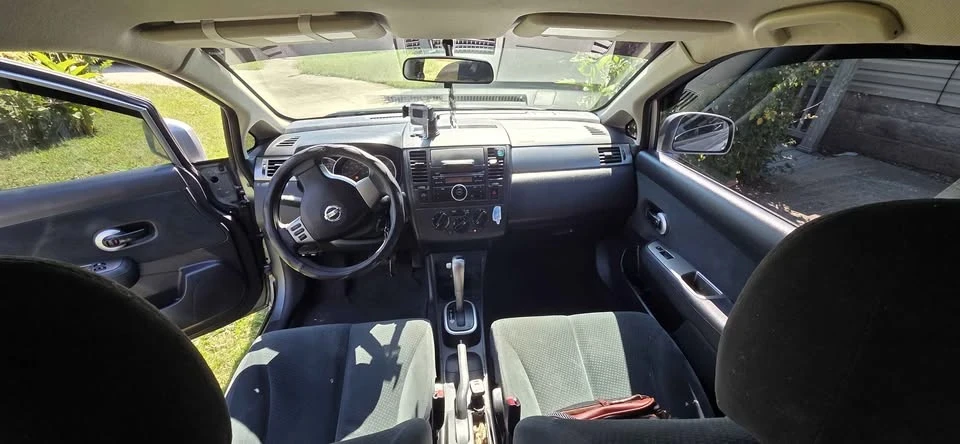 2011 Nissan Versa - Image 7 of 9
