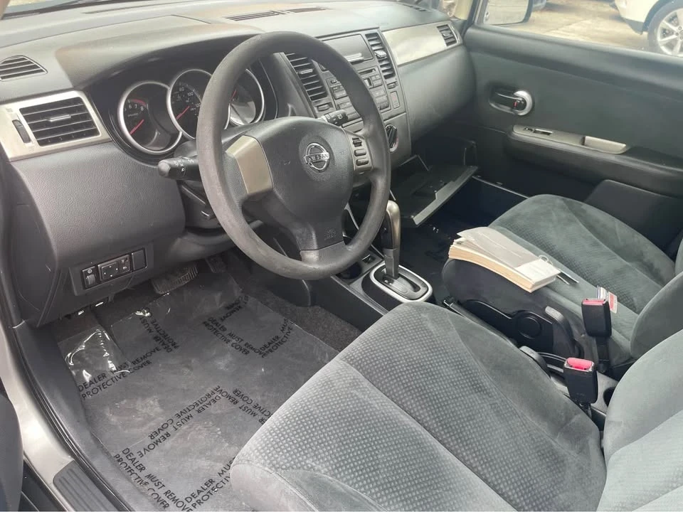 2011 Nissan Versa - Image 5 of 18