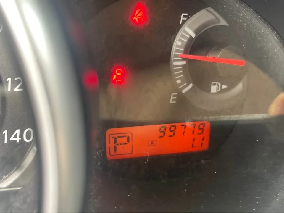 2011 Nissan Versa - Image 16 of 18