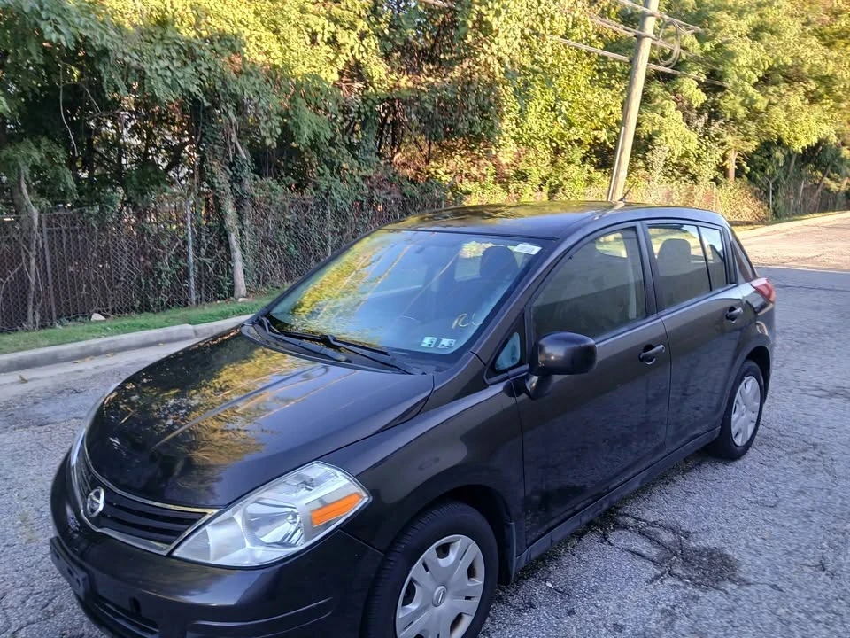 2011 Nissan Versa - Image 2 of 10
