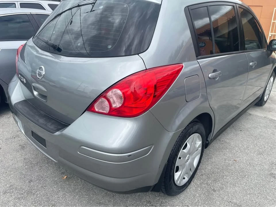2011 Nissan Versa - Image 11 of 18