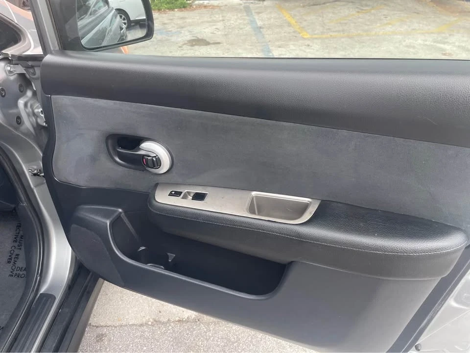 2011 Nissan Versa - Image 14 of 18