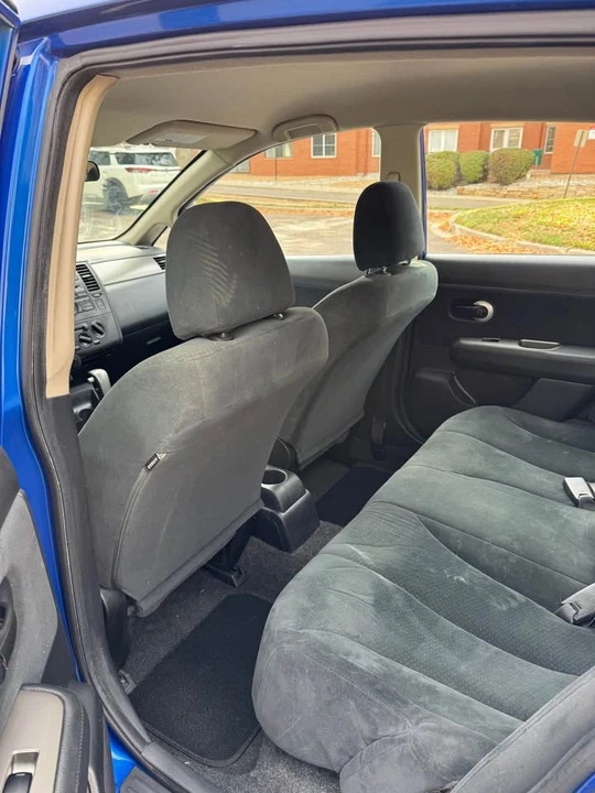 2011 Nissan Versa - Image 11 of 16