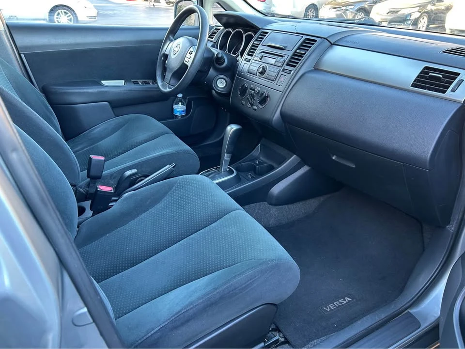 2011 Nissan Versa - Image 8 of 12