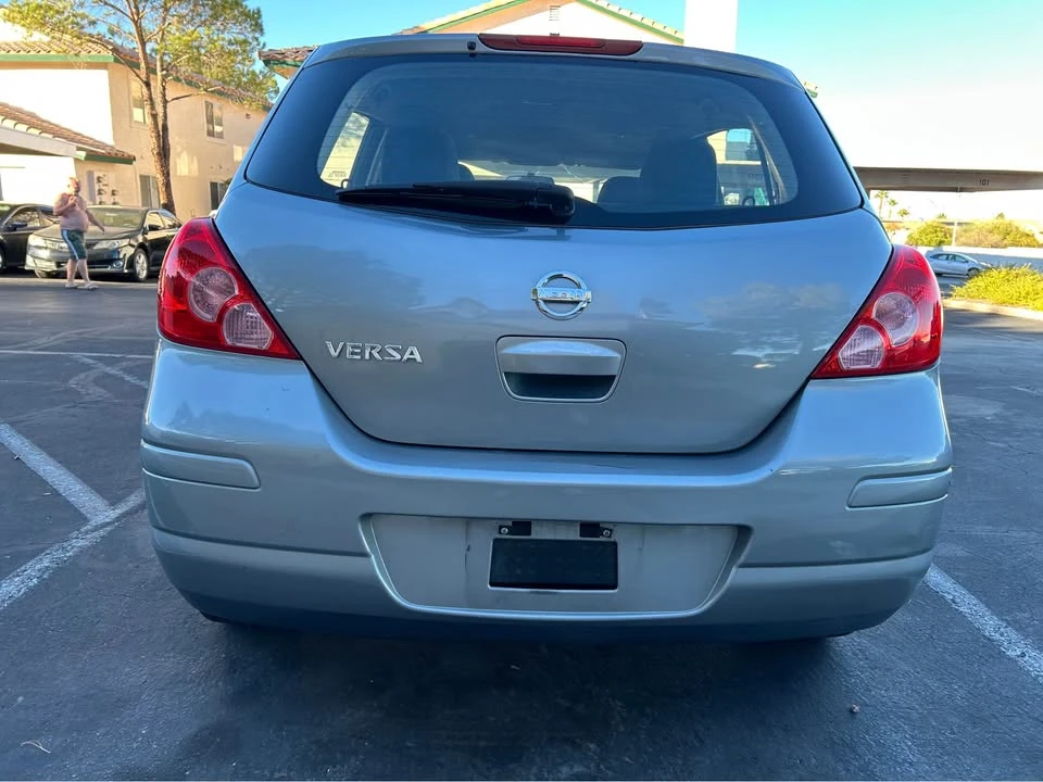 2011 Nissan Versa - Image 4 of 12
