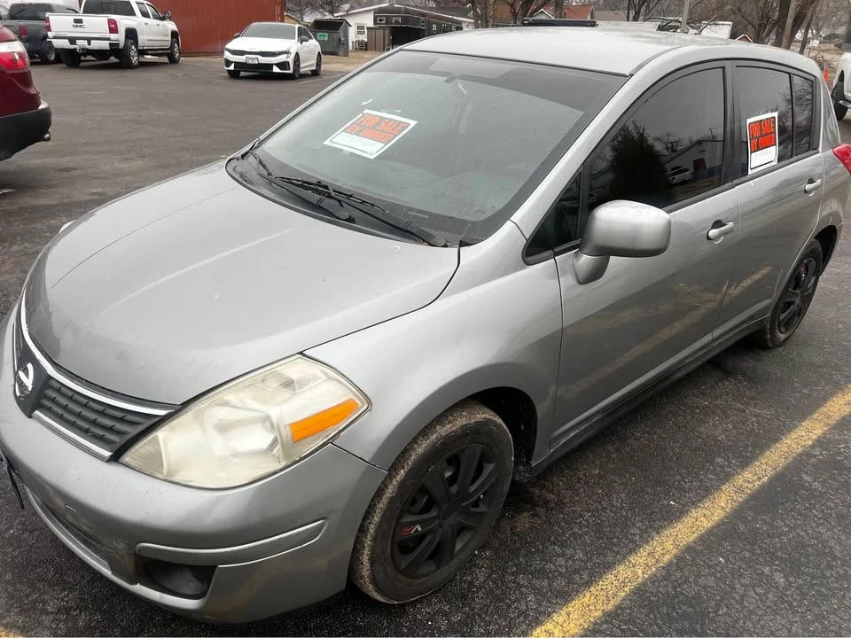 2011 Nissan Versa - Image 5 of 9