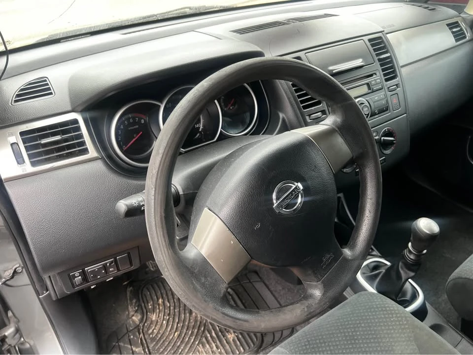 2011 Nissan Versa - Image 6 of 9