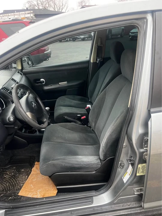 2011 Nissan Versa - Image 3 of 9