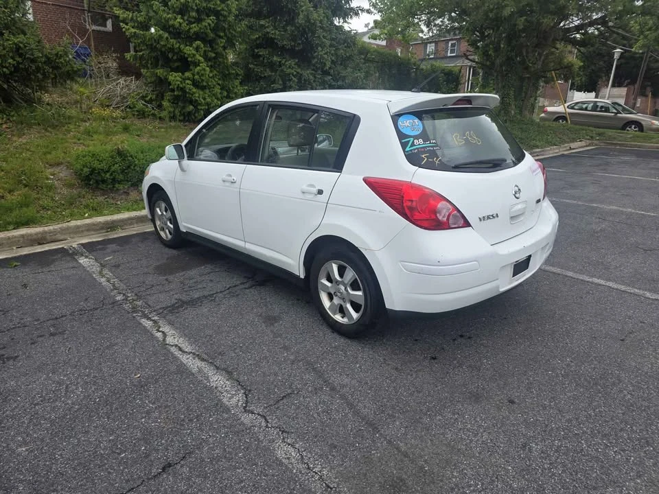 2011 Nissan Versa - Image 7 of 16