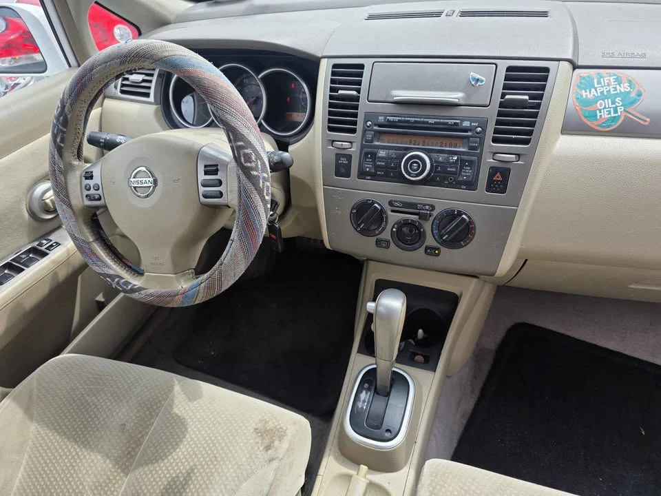 2011 Nissan Versa - Image 10 of 16