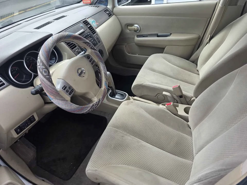 2011 Nissan Versa - Image 11 of 16
