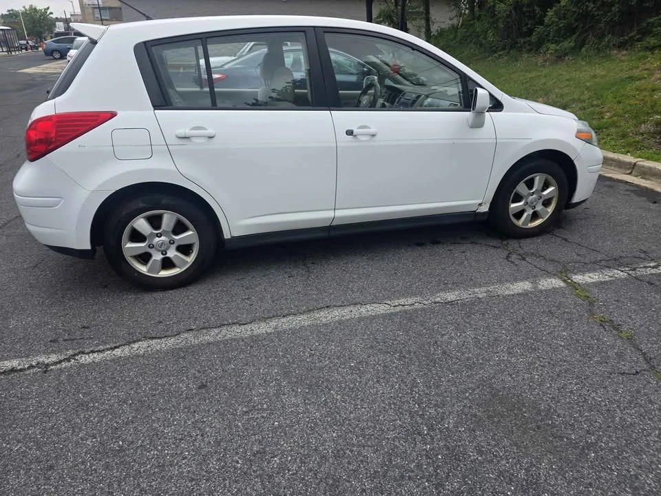 2011 Nissan Versa - Image 5 of 16