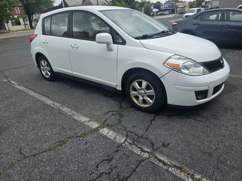 2011 Nissan Versa - Image 9 of 16