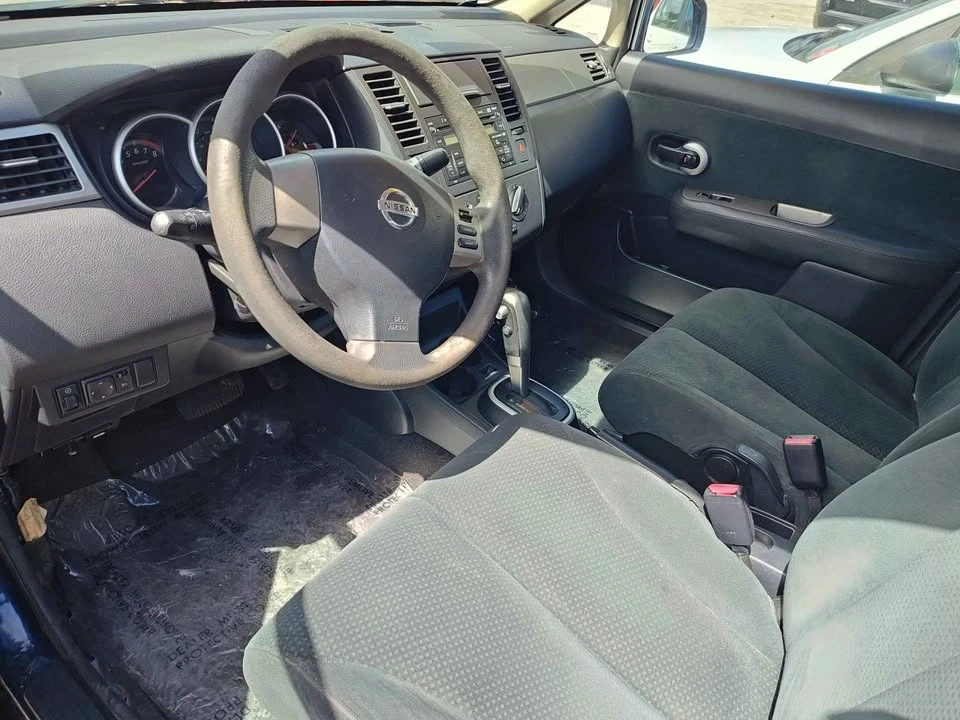 2011 Nissan Versa - Image 2 of 4