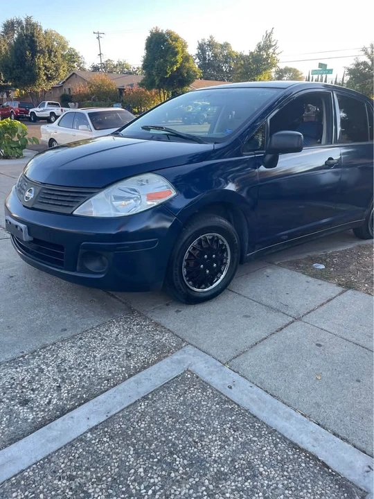2011 Nissan Versa - Image 8 of 15
