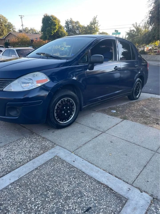2011 Nissan Versa - Image 10 of 15