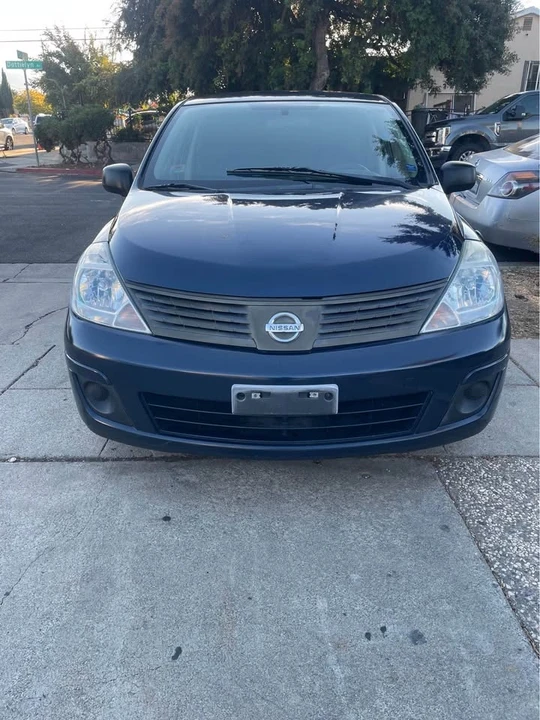 2011 Nissan Versa - Image 4 of 15