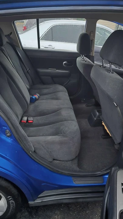 2011 Nissan Versa - Image 8 of 9