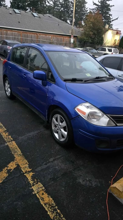 2011 Nissan Versa - Image 2 of 9