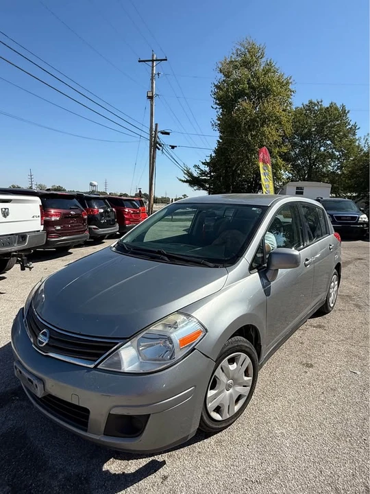 2011 Nissan Versa - Image 2 of 6