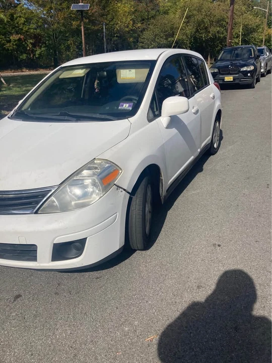 2011 Nissan Versa - Image 3 of 4