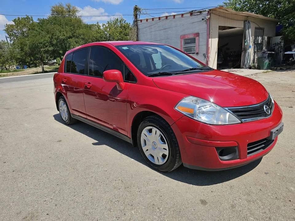 2011 Nissan Versa - Image 3 of 11
