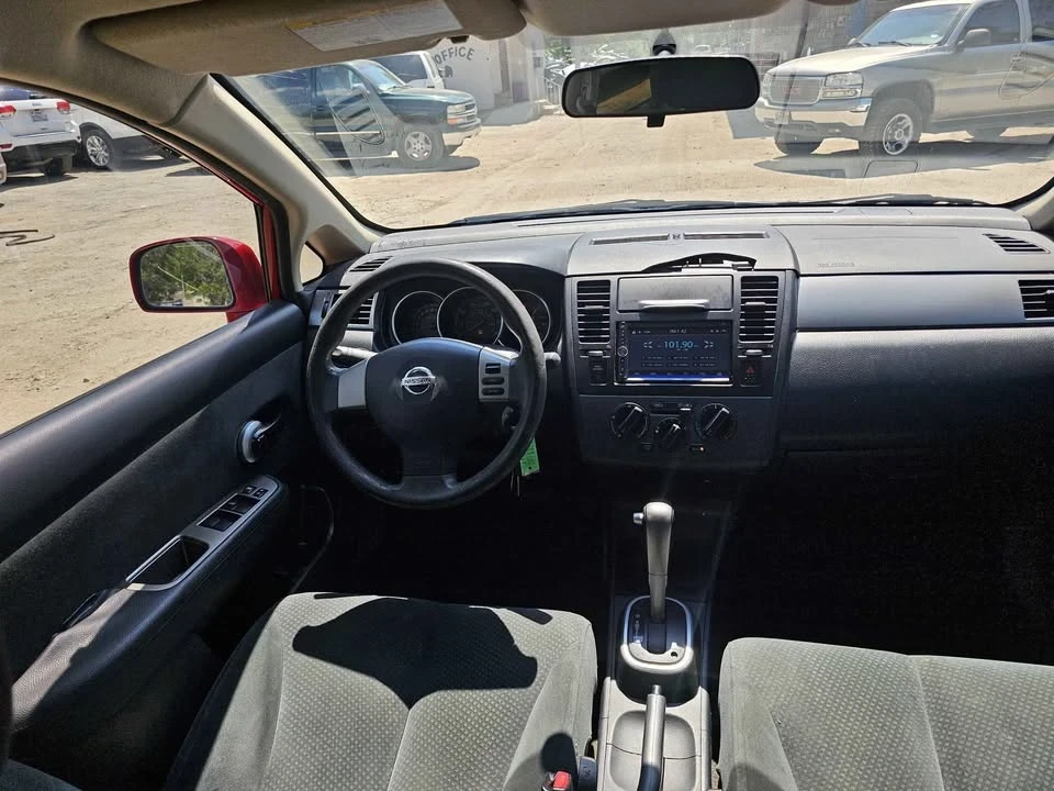 2011 Nissan Versa - Image 10 of 11