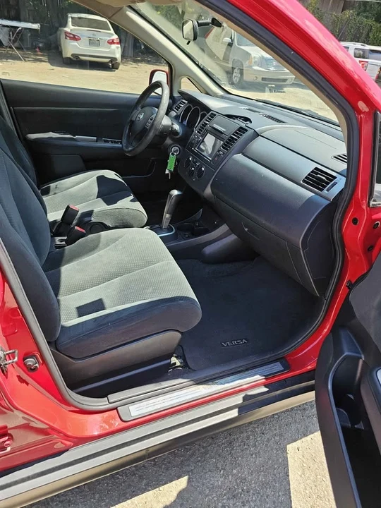 2011 Nissan Versa - Image 9 of 11