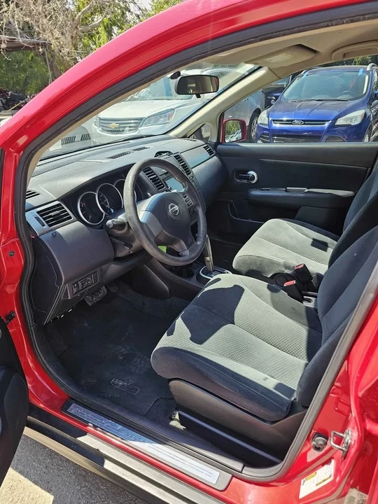 2011 Nissan Versa - Image 11 of 11