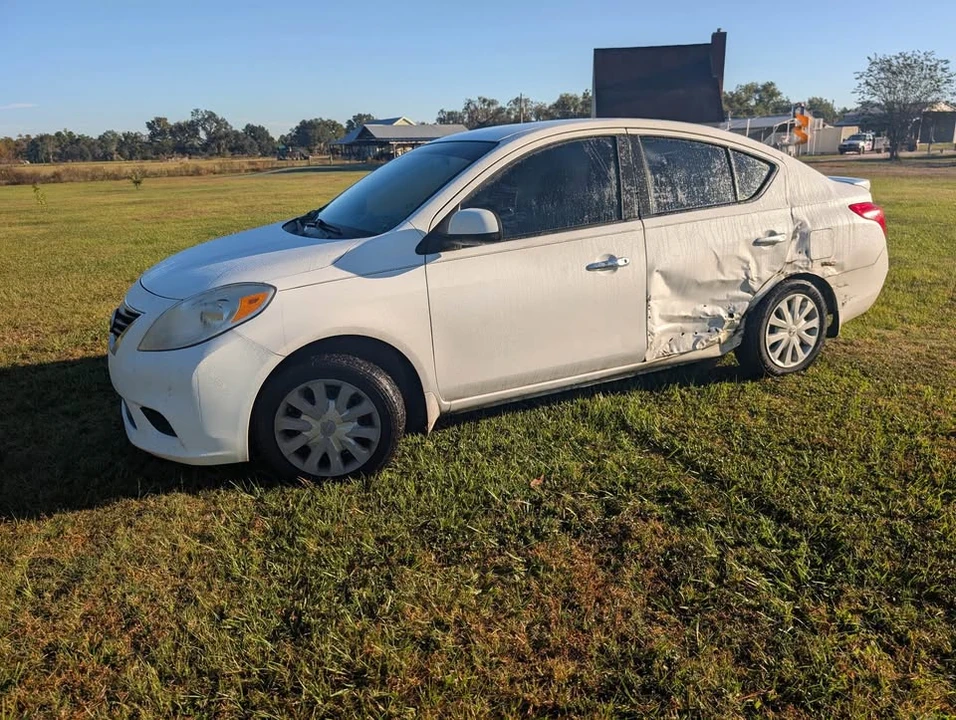 2011 Nissan Versa - Image 4 of 10