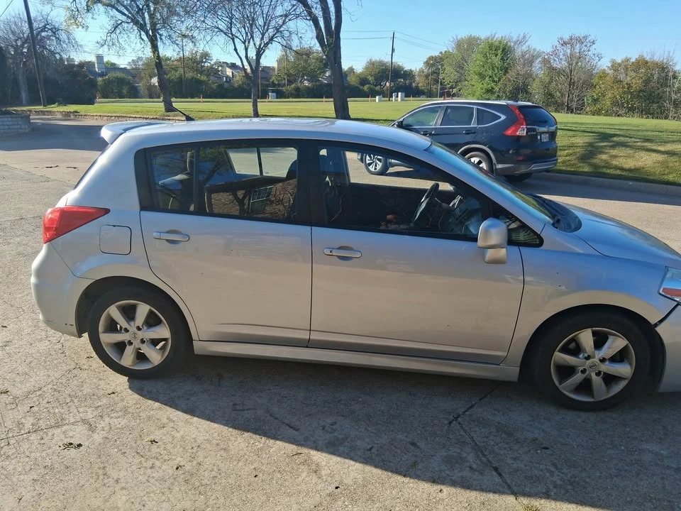 2011 Nissan Versa - Image 2 of 9