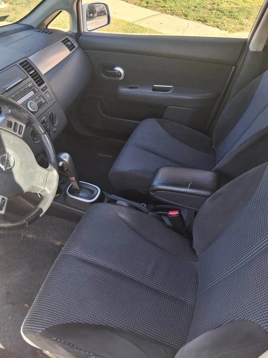 2011 Nissan Versa - Image 7 of 9