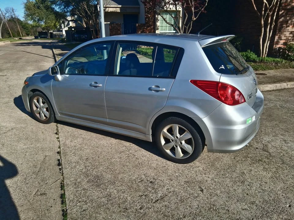 2011 Nissan Versa - Image 3 of 9